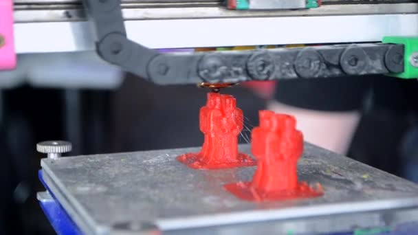 Tiskárna Tiskne Prototyp Hračky Roztaveného Plastu Proces Vytváření Modelu Prototypu — Stock video