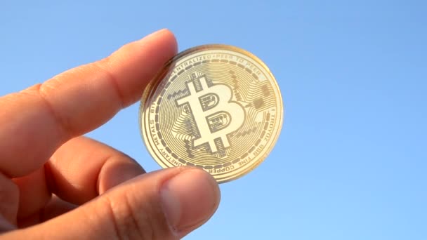 Person Holding Bitcoin Btc Coin His Hand Background Blue Sky — Stock Video