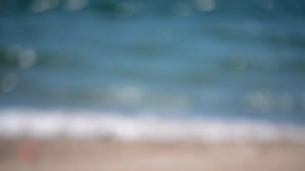 Zeestrand Zandgolven Zeekust Zonnige Zomerdag Abstract Uitzicht Het Water Oppervlak — Stockvideo