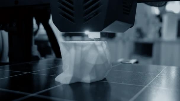 Tiskárna Tiskne Prototyp Hračky Roztaveného Plastu Proces Vytváření Prototypového Modelu — Stock video