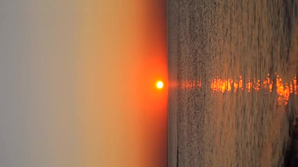 Západ Slunce Moři Rozednívá Východ Slunce Slunce Svítí Sluncem Sluneční — Stock video
