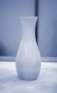 Nesne modeli erimiş plastikten üç boyutlu yazıcıya basılmış. 3 boyutlu yazıcı erimiş plastikten bir oyuncak prototipi çıkardı. Üç boyutlu tasarım ve prototip. Katkı sağlayan yenilikçi 3D baskı teknolojisi