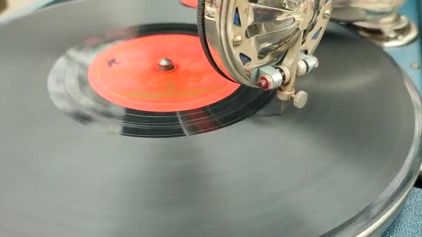 Eine Alte Retro Platte Spielt Auf Einem Alten Vintage Grammophon — Stockvideo