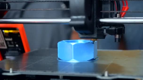3Dプリンターはオブジェクトをプリントします 3Dプリンターの印刷モデルのプロセス 溶融プラスチックから3Dプリンターに印刷されたモデル 3Dプリンティング技術 付加的な進歩的な新しい現代印刷技術 — ストック動画