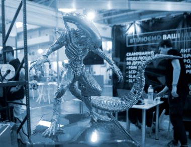 Kyiv, Ukrayna, 5 Haziran 2023: Sanat eseri 3D yazıcıda basıldı. Detaylı prototip modeli erimiş plastikten 3D yazıcıya basıldı. Katkı sağlayan 3D baskı teknolojisi. Yeni modern teknolojiler