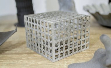 Toz plastiğinden bir nesne 3 boyutlu yazıcıya basılmış. Çoklu Jet Füzyon MJF. Polyamide tozundan endüstriyel 3D yazıcı üzerinde model oluşturuldu. Yeni modern yenilik kavramı 3D baskı teknolojisi