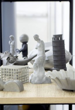 Toz plastiğinden bir nesne 3 boyutlu yazıcıya basılmış. Çoklu Jet Füzyon MJF. Polyamide tozundan endüstriyel 3D yazıcı üzerinde model oluşturuldu. Yeni modern yenilik kavramı 3D baskı teknolojisi