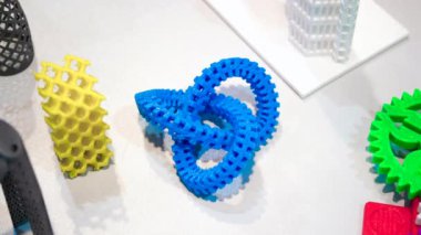 3D model, sıcak erimiş plastikten 3D yazıcıya basılmış. Nesne yüksek teknoloji dijital yazıcı bilgisayar makinesinde yaratıldı. FDM teknolojisi. 3D baskı laboratuvarı. Modern katkı maddesi 3 boyutlu yazıcı