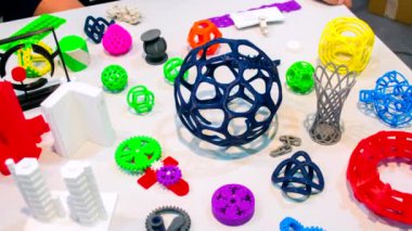 3D model, sıcak erimiş plastikten 3D yazıcıya basılmış. Nesne yüksek teknoloji dijital yazıcı bilgisayar makinesinde yaratıldı. FDM teknolojisi. 3D baskı laboratuvarı. Modern katkı maddesi 3 boyutlu yazıcı