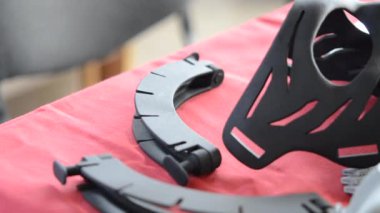Erimiş plastik tozundan üç boyutlu yazıcıya çeşitli nesneler basılmış. Erimiş siyah poliyamid tozundan 3 boyutlu yazıcıya basılmış farklı modeller. Yeni katkı maddesi 3D baskı Çok Jet Füzyon MJF teknolojisi