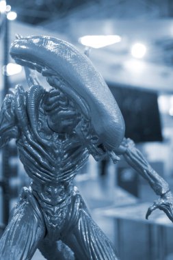 Erimiş plastiğin yakın planından üç boyutlu yazıcıya basılmış sanat eseri. Model 3D yazıcıda oluşturuldu. 3D baskı teknolojisi. Katkı sağlayan yenilikçi teknoloji. Yeni modern teknolojiler. Mavi beyaz renk