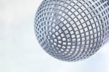 Gri poliyamid tozundan 3D yazıcıya basılmış çok parçalı kompleks bir model. Plastik tozdan 3D yazıcıda oluşturulan detaylı prototip. 3D yazdırma tozu teknolojisi Çok Jet Füzyon MJF teknolojisi