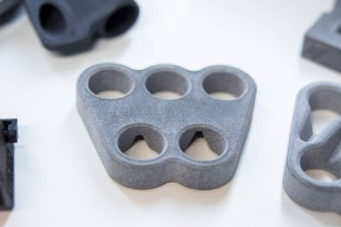Plastik tozdan 3D yazıcıya basılmış bir model. Polymid tozundan 3 boyutlu yazıcıda nesne oluşturuldu. Detaylı model 3D yazıcıya yazdırıldı. Çoklu Jet Füzyonu, MJF. Yeni modern 3D baskı teknolojisi