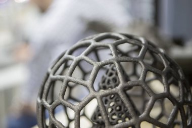 Plastik tozdan 3D yazıcıya basılmış bir model. Polymid tozundan 3 boyutlu yazıcıda nesne oluşturuldu. Detaylı model 3D yazıcıya yazdırıldı. Çoklu Jet Füzyonu, MJF. Yeni modern 3D baskı teknolojisi