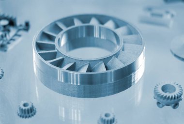 Metal madde, metal tozundan 3D yazıcıya basılmış. Metal tozundan 3D yazıcıda üretilen bir model. Metal Jet teknolojisi. Yeni modern 3D baskı teknolojileri. Katkı sağlayan yenilikçi teknoloji. Kavram