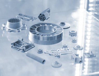 Metal madde, metal tozundan 3D yazıcıya basılmış. Metal tozundan 3D yazıcıda üretilen bir model. Metal Jet teknolojisi. Yeni modern 3D baskı teknolojileri. Katkı sağlayan yenilikçi teknoloji. Kavram