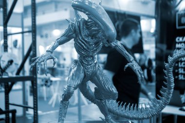 Kyiv, Ukrayna, 5 Haziran 2023: Sanat eseri 3D yazıcıda basıldı. Erimiş plastikten 3D yazıcıya basılmış prototip modeli. Katkı sağlayan 3D baskı teknolojisi. Yeni teknolojiler. Mavi renk