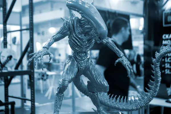 Kyiv, Ukrayna, 5 Haziran 2023: Sanat eseri 3D yazıcıda basıldı. Erimiş plastikten 3D yazıcıya basılmış prototip modeli. Katkı sağlayan 3D baskı teknolojisi. Yeni teknolojiler. Mavi renk