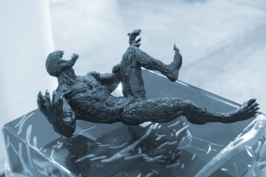 Sertleştirilmiş kauçuktan üç boyutlu yazıcıya basılmış bir sanat figürü. 3 boyutlu yazıcıda, ultraviyole ışığın etkisiyle sertleştirilmiş kauçuktan yaratılan nesne. SLA 3D yazdırma. Stereolitografi