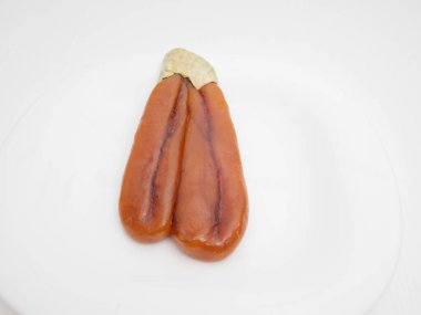 Bottarga, kefal balığının kurutulmuş, ütülenmiş yumurtası, sardunya yemeklerinde kullanılır.