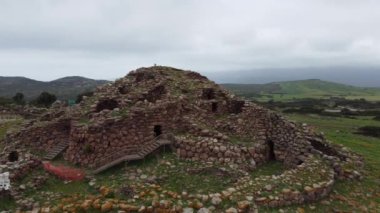 Nuraghe di seruci, gonnesa, Güney Sardunya 'nın hava manzarası
