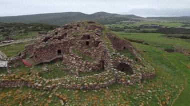 Nuraghe di seruci, gonnesa, Güney Sardunya 'nın hava manzarası