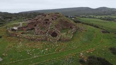 Nuraghe di seruci, gonnesa, Güney Sardunya 'nın hava manzarası