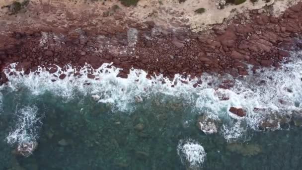 Ondas Mar Cristalino Sul Sardenha Quebrando Contra Costa — Vídeo de Stock