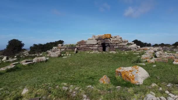 Nuragic Necropolis Devlerinin Somu Sorcu Nun Arkeolojik Kalıntıları Tomba Giganti — Stok video