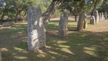 Güney Sardunya 'daki Goni' deki Pranu Matteddu arkeoloji parkının devleri ve mensuplarının mezarı.