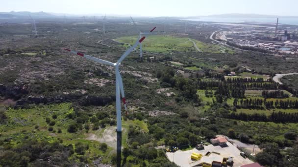 Větrné Turbíny Krásné Modré Obloze Větrné Farmě Pláni Jižní Sardinie — Stock video