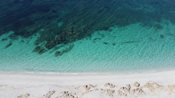 Letecký Pohled Krystalické Vody Moře Arutas Pláž Sardinii — Stock video