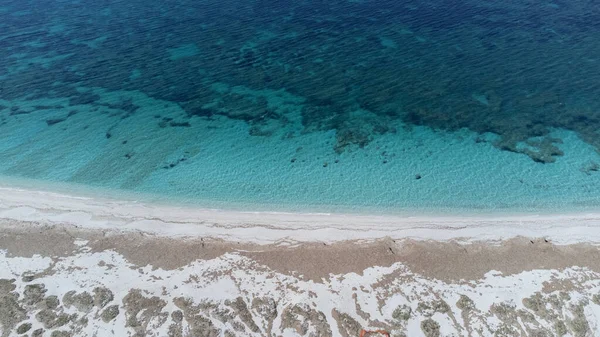 海の結晶の空中からの眺めはイワシのアルタスとマリエルミのビーチです — ストック写真