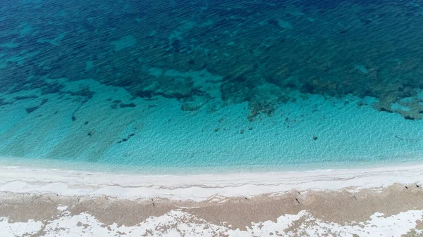 海の結晶の空中からの眺めはイワシのアルタスとマリエルミのビーチです — ストック写真
