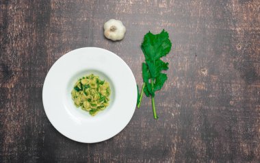 Tipik İtalyan mutfağı, turp yeşili orkestra. Cime di rapa 'lı Orecchiette