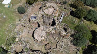 Nuraghe Arrubi, Sardunya 'nın merkezindeki Orroli belediyesinde 5 kuleli Dev Kızıl Nuragiç anıtı.