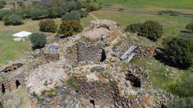 Nuraghe Arrubi, Sardunya 'nın merkezindeki Orroli belediyesinde 5 kuleli Dev Kızıl Nuragiç anıtı.