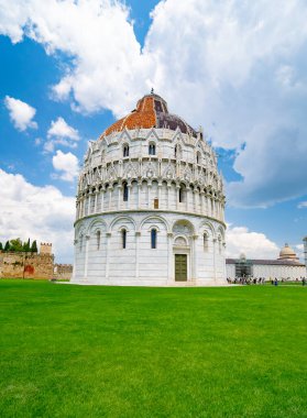 Piazza dei Miracoli ve Piazza del Duomo ile Eğik Kule Pi