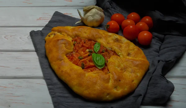 Mustazzeddu Pão Típico Sardenha Coberto Com Tomate Alho Manjericão Onio — Fotografia de Stock