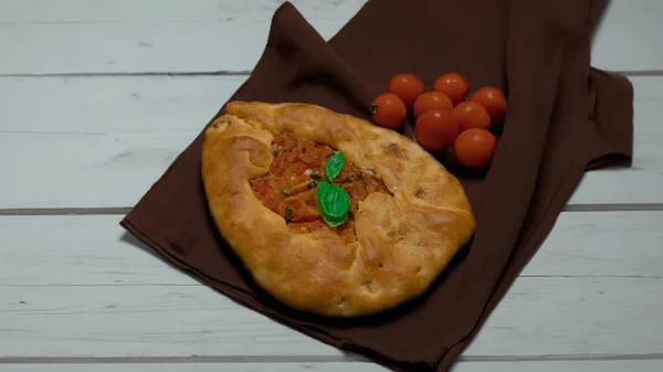 Mustazzeddu Typical Sardinian Bread Topped Tomato Garlic Basil Onio — Stock Photo, Image
