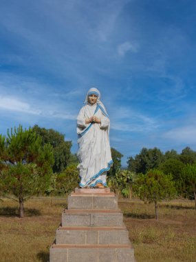 Pabillonis, İtalya - 19 Mayıs 2023 Kalküta heykeli Rahibe Teresa