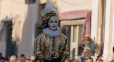 Sartiglia yarışının binicileri. Yönetmen Su Conidor.