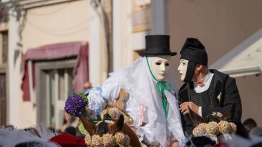 Oristan 'daki geleneksel Sartiglia at yarışının su bileşenleri.