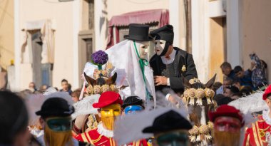 Oristano, Sardinya, İtalya - 9 Şubat 2024 - Sartiglia geleneksel at pac 'ının su bileşeni liderleri