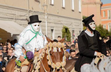 Oristano, Sardinya, İtalya - 9 Şubat 2024 - Sartiglia geleneksel at pac 'ının su bileşeni liderleri