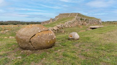 Tarih öncesi ya da Nuragic öncesi sunak Monte d 'Accoddi, Kuzey Sardini' deki antik tapınak.