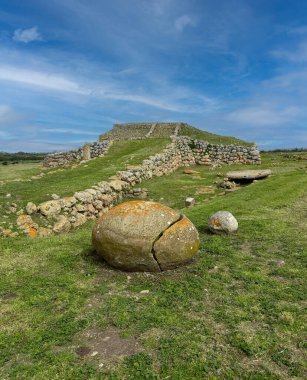 Tarih öncesi ya da Nuragic öncesi sunak Monte d 'Accoddi, Kuzey Sardini' deki antik tapınak.