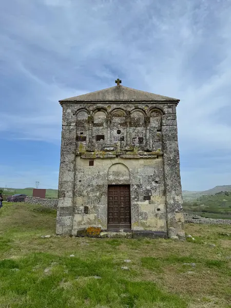 San Nicola di Trullas Kilisesi, Orta Sardunya 'daki Semestene' de ortaçağ kilisesi