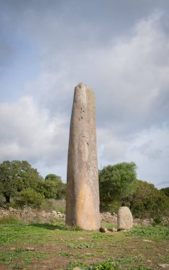 Necropoli di Is Forrus e menhir di Monte Corru Tundu in Villa Sant'Antonio Oristano