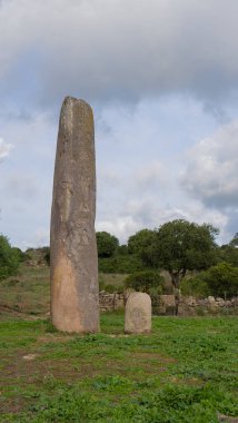 Necropoli di Is Forrus e menhir di Monte Corru Tundu in Villa Sant'Antonio Oristano